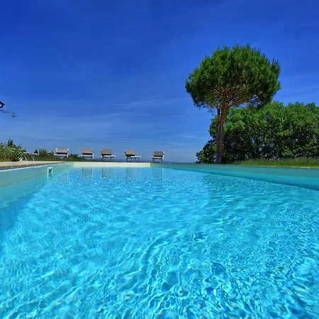 Sleeps 11 Pool Air Con Wifi וילה Fighine