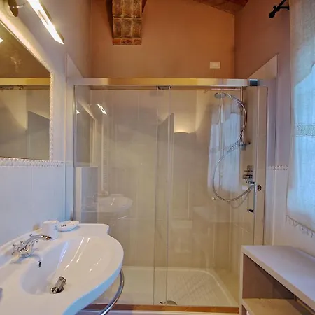 Sleeps 11 Pool Air Con Wifi וילה Fighine